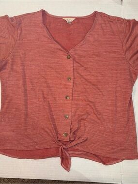 Vintage Button-Front Tie Hem Top in Coral Rust